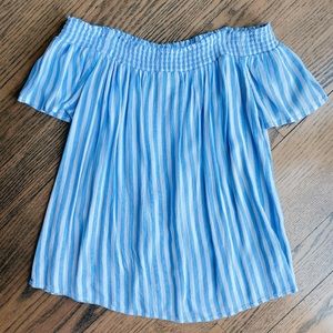 Off-the-shoulder top!